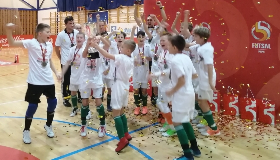 AUTOKAR PEŁEN MEDALI – ZŁOTO, SREBRO I BRĄZ MMP W FUTSALU U13 PRZYJECHAŁY NA ŚLĄSK